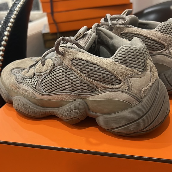 yeezy women’s size 7 - Picture 3 of 3